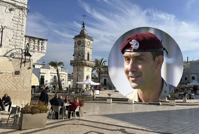Nel tondino a destra Il generale Roberto Vannacci. Sullo sfondo Piazza Plebiscito (Ceglie Messapica, Brindisi) Nel tondino a destra Il generale Roberto Vannacci. Sullo sfondo Piazza Plebiscito (Ceglie Messapica, Brindisi)