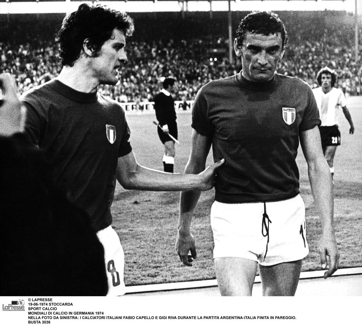 Gigi Riva Fabio Capello ai Mondiali del 1974 in Germania: l'Italia venne eliminata nel girone che vide passare Polonia e Argentina, azzurri terzi davanti ad Haiti (foto Lapresse) Gigi Riva Fabio Capello ai Mondiali del 1974 in Germania: l'Italia venne eliminata nel girone che vide passare Polonia e Argentina, azzurri terzi davanti ad Haiti (foto Lapresse)