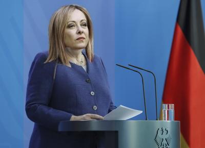 Giorgia Meloni come Angela Merkel