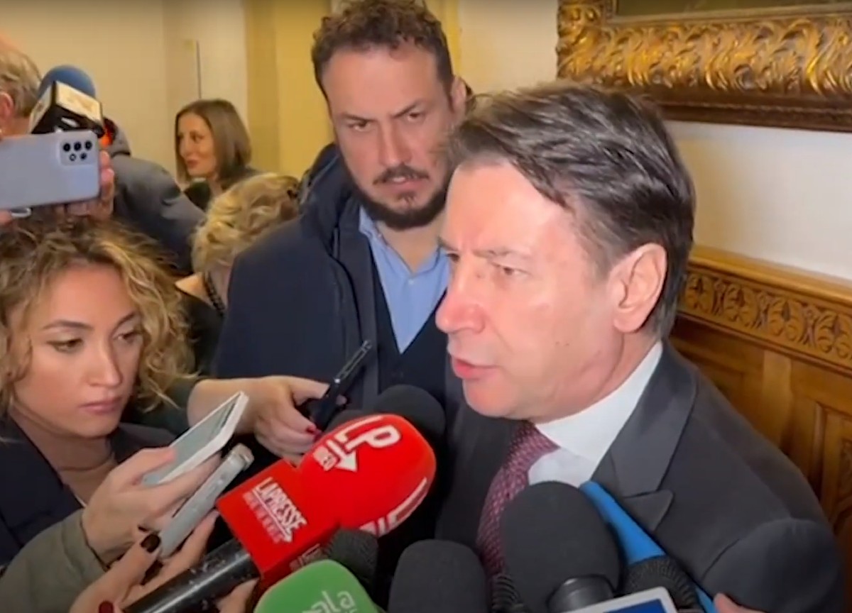 Conte: "Le parole di Crosetto sui giudici? Complottismo per coprire i fallimenti del Governo"