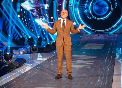 Falsissimo, Fabrizio Corona lancia accuse choc contro Signorini: “Ecco come si entrava al Grande Fratello”