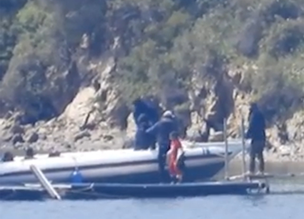 Grecia abbandona migranti, video New York Times