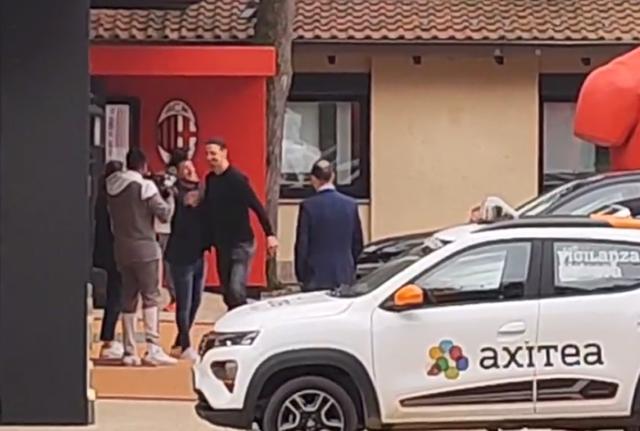 Ibrahimovic torna a Milanello (Twitter @Milannews24_com) Ibrahimovic torna a Milanello (Twitter @Milannews24_com)