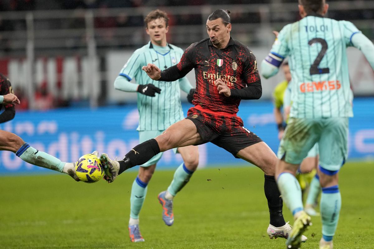 Ibrahimovic Milan quarta maglia