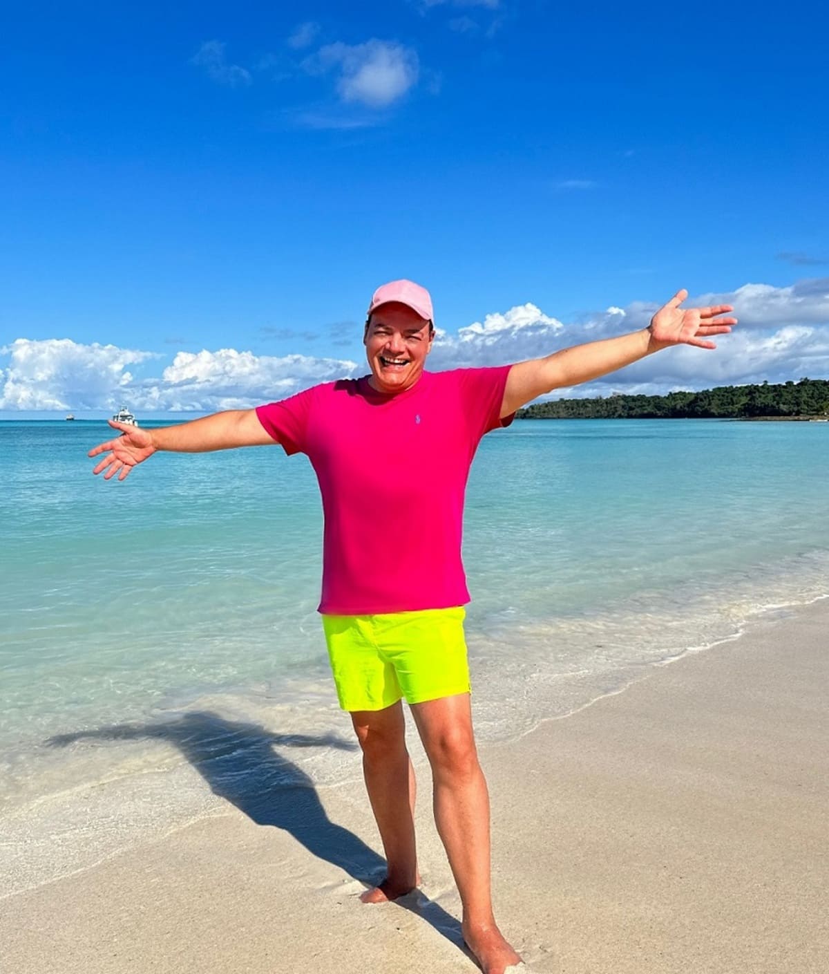 Igor Righetti sulla spiaggia di Nosy Iranja