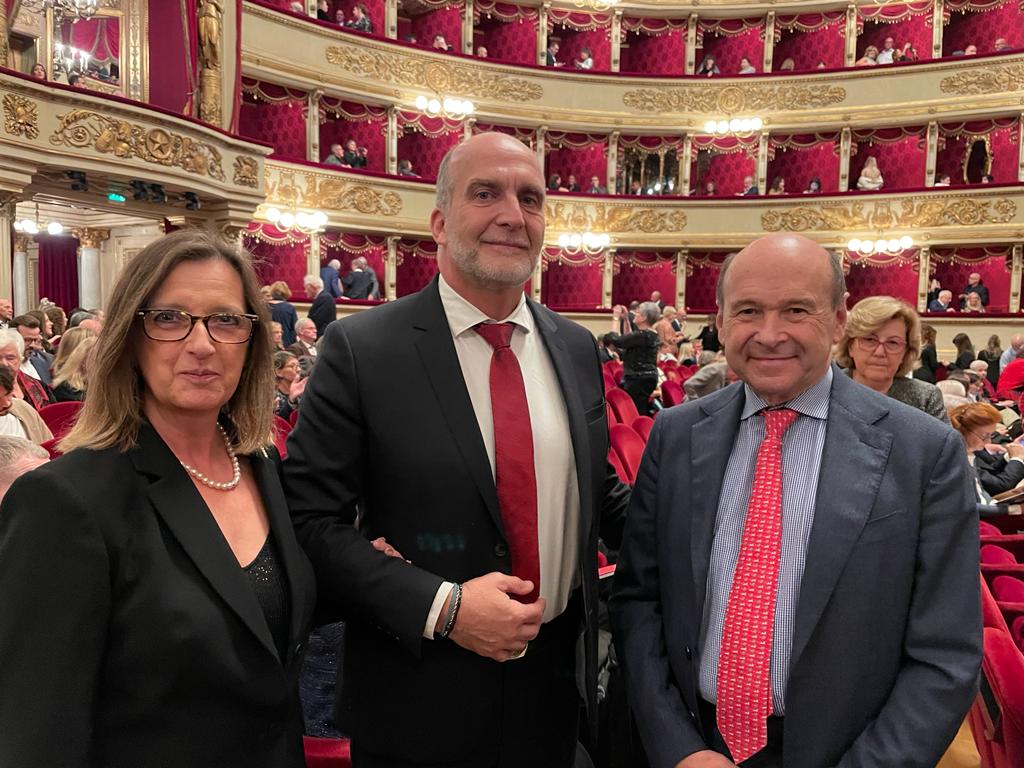IL SINDACO FABIO DE PONTI CON LA MOGLIE ELISABETTA E IL SOVRINTENDENTE DOMINIQUE MEYER