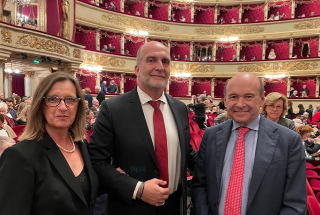 IL SINDACO FABIO DE PONTI CON LA MOGLIE ELISABETTA E IL SOVRINTENDENTE DOMINIQUE MEYER