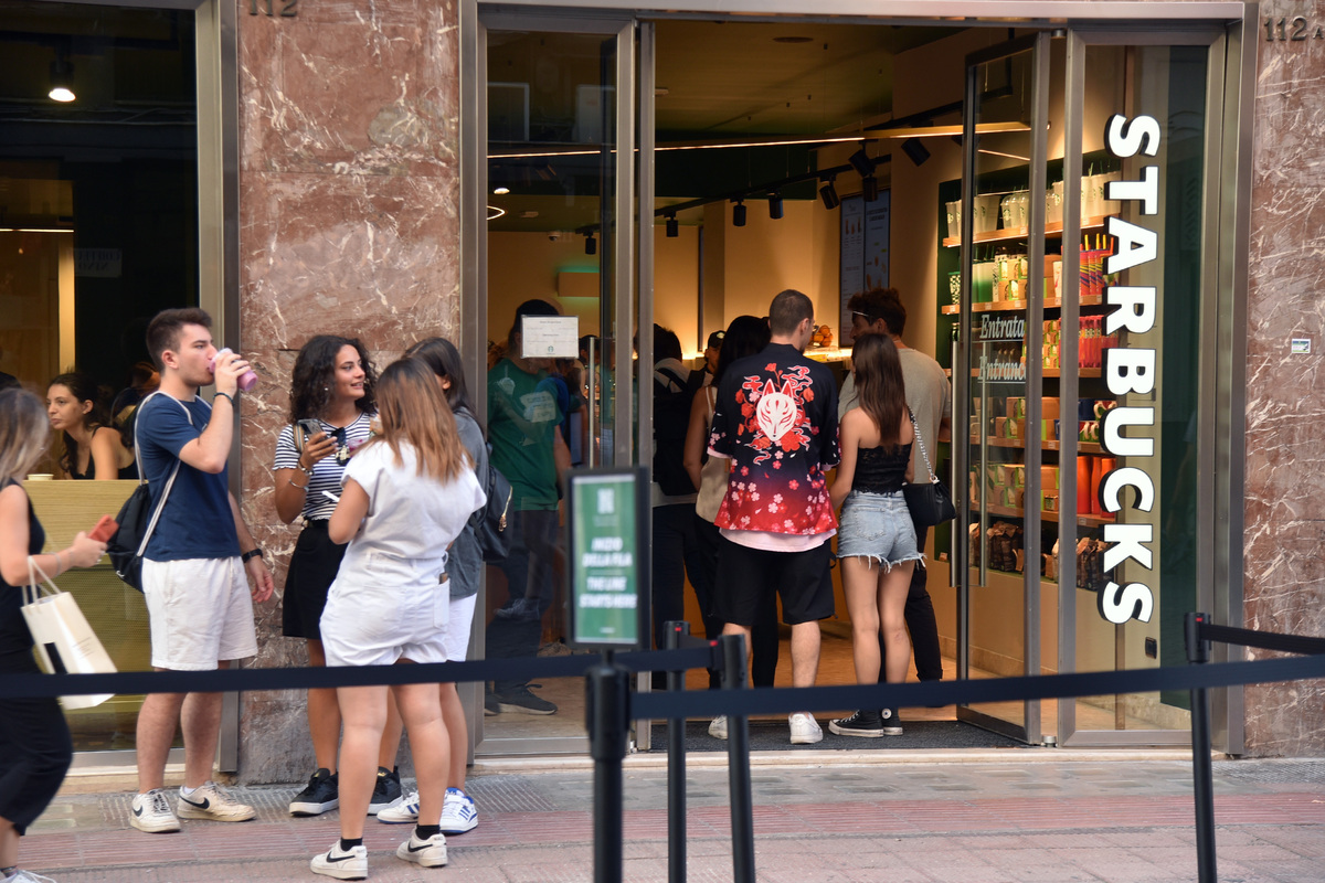 Starbucks, inaugurato a Bari il primo store pugliese Starbucks, inaugurato a Bari il primo store pugliese