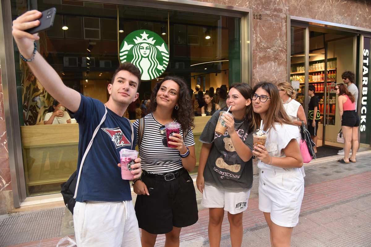 Starbucks, inaugurato a Bari il primo store pugliese Starbucks, inaugurato a Bari il primo store pugliese