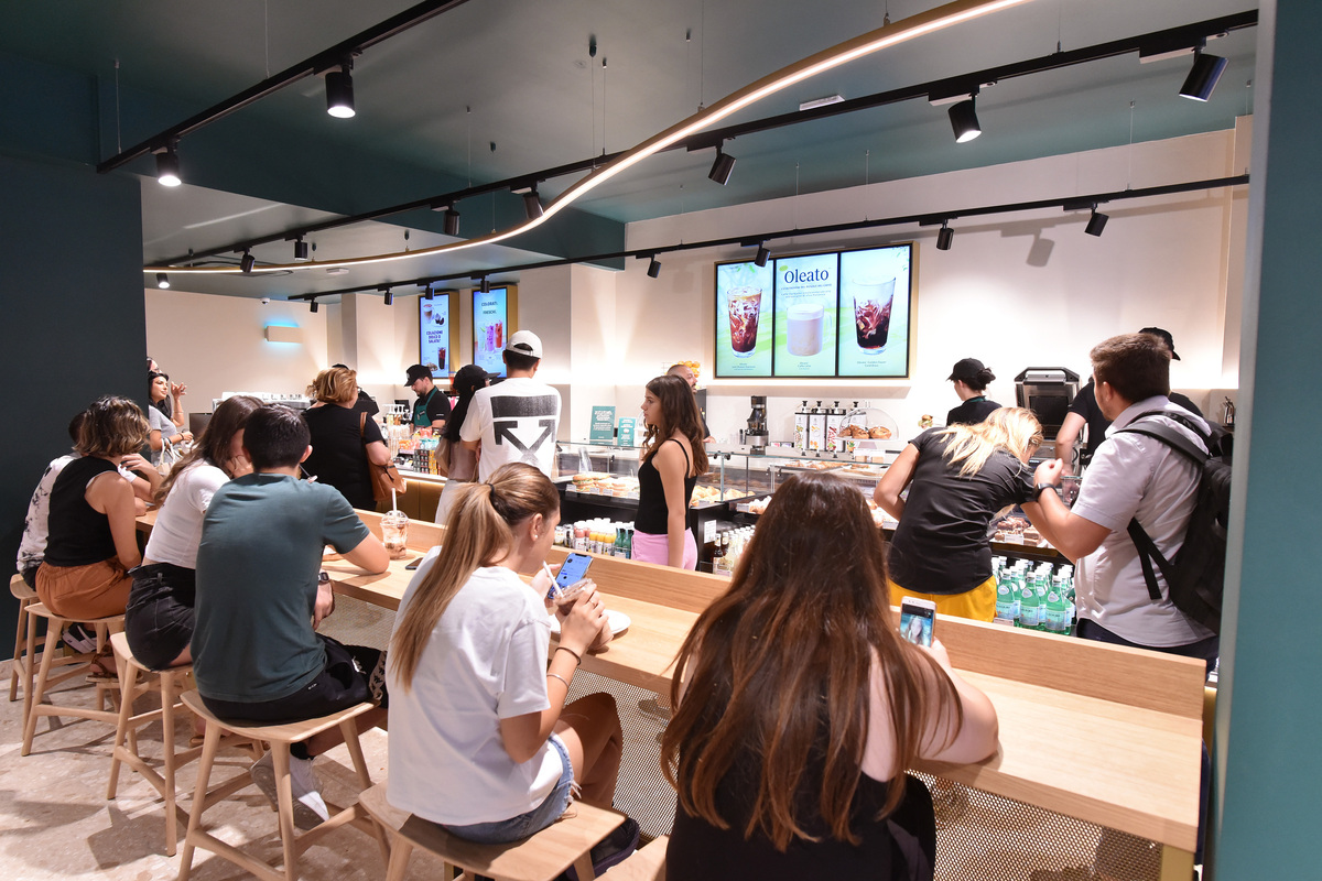 Starbucks, inaugurato a Bari il primo store pugliese Starbucks, inaugurato a Bari il primo store pugliese