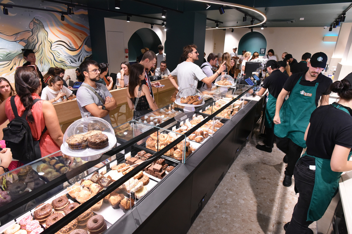 Starbucks, inaugurato a Bari il primo store pugliese Starbucks, inaugurato a Bari il primo store pugliese