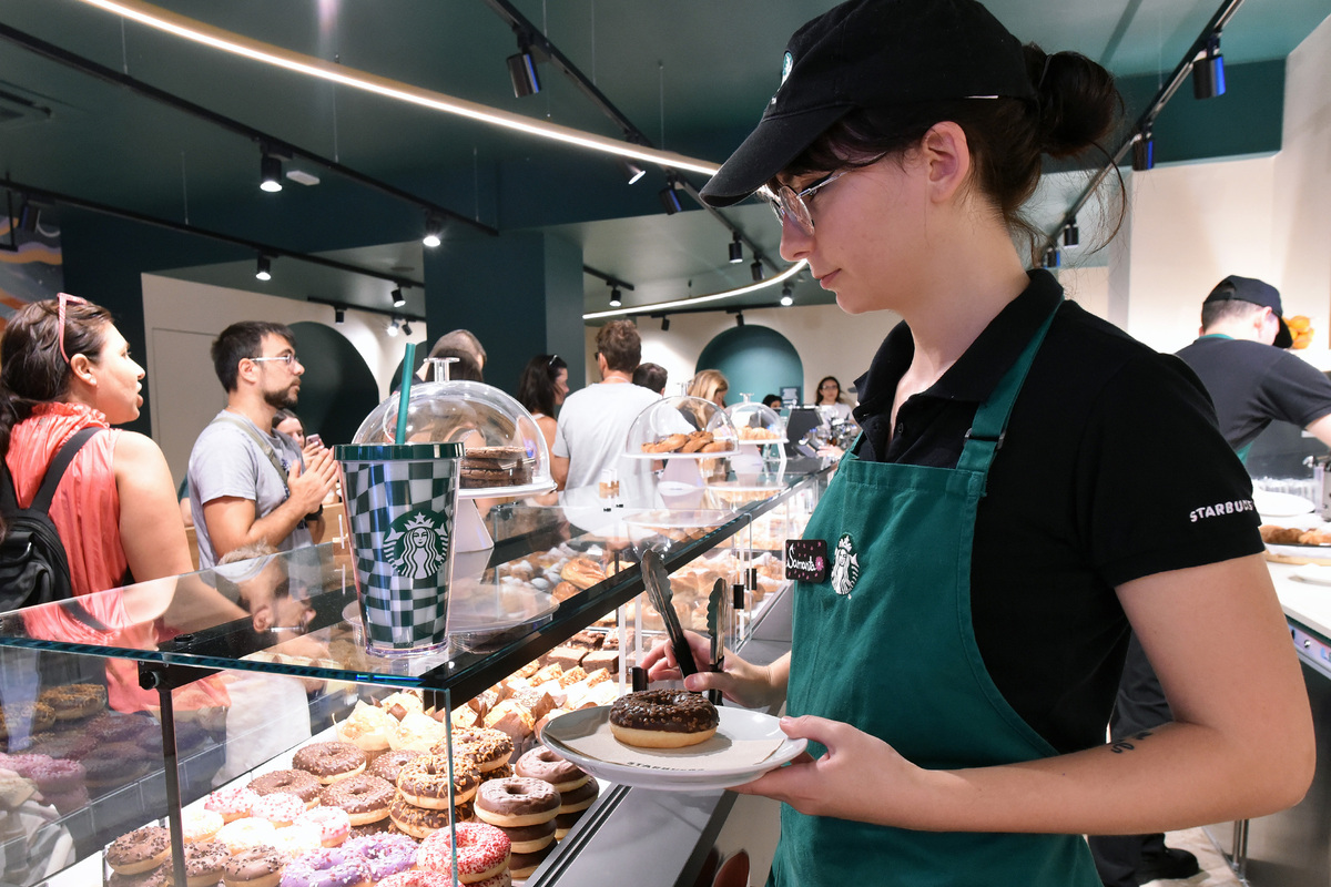 Starbucks, inaugurato a Bari il primo store pugliese Starbucks, inaugurato a Bari il primo store pugliese