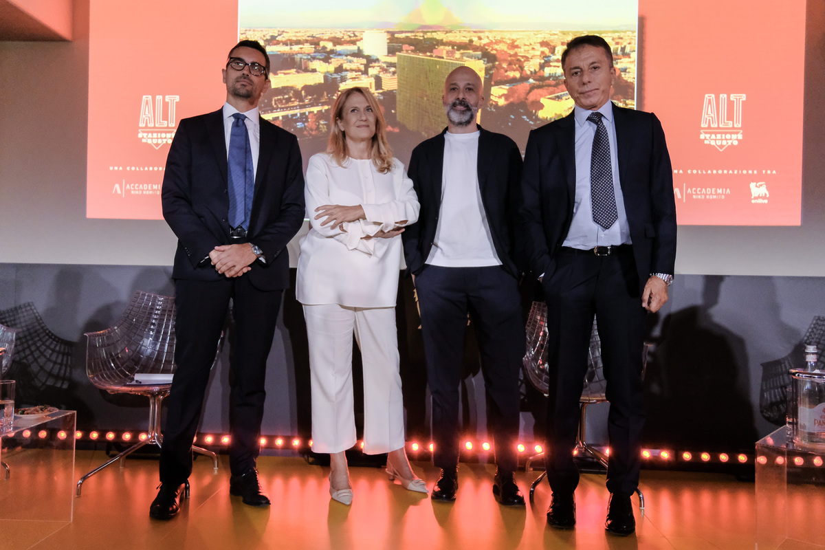 STEFANO BALLISTA AMMINISTRATORE DELEGATO ENI SUSTAINABLE MOBILITY, MONICA MAGGIONI, GIORNALISTA, NIKO ROMITO CUOCO E IMPRENDITORE, GIOVANNI MAFFEI DIRETTORE COMMERCIALE ENI SUSAINABLE MOBILITY STEFANO BALLISTA AMMINISTRATORE DELEGATO ENI SUSTAINABLE MOBILITY, MONICA MAGGIONI, GIORNALISTA, NIKO ROMITO CUOCO E IMPRENDITORE, GIOVANNI MAFFEI DIRETTORE COMMERCIALE ENI SUSAINABLE MOBILITY