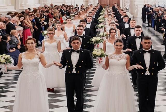 Pignatelli veste le debuttanti al Gran ballo della Venaria Reale Pignatelli veste le debuttanti al Gran ballo della Venaria Reale