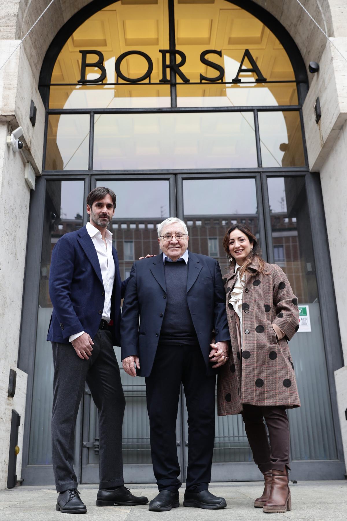 Simone Editore debutta in Borsa: raccolti 3 milioni di euro Simone Editore debutta in Borsa: raccolti 3 milioni di euro