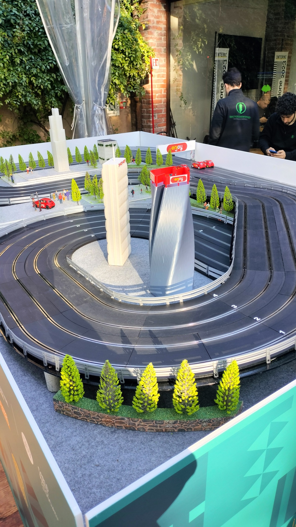 FuoriSalone, Eni mette l’energia in movimento con l’opera Walk the Talk FuoriSalone, Eni mette l’energia in movimento con l’opera Walk the Talk