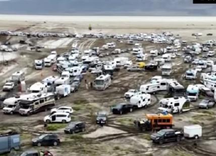 L'uragano Hilary devasta il Nevada. Il "Burning Man" sospeso, fuga nel fango