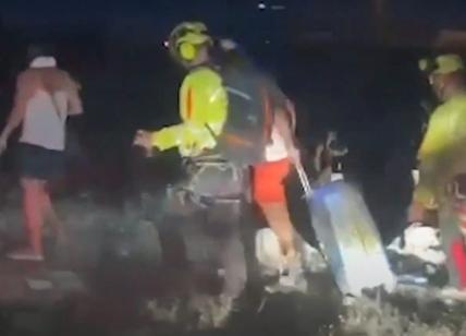 Sicilia a fuoco, elicottero dell’Aeronautica salva 15 persone a San Vito