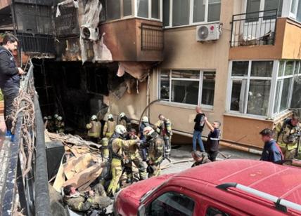 Turchia, incendio in una discoteca a Istanbul: 25 morti e 3 feriti. VIDEO