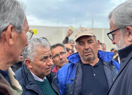 La protesta dei trattori giunge al Consiglio Regionale della Puglia