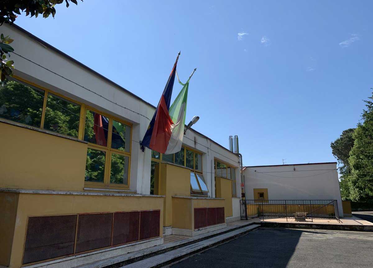 Il plesso scolastico De Amicis Il plesso scolastico De Amicis