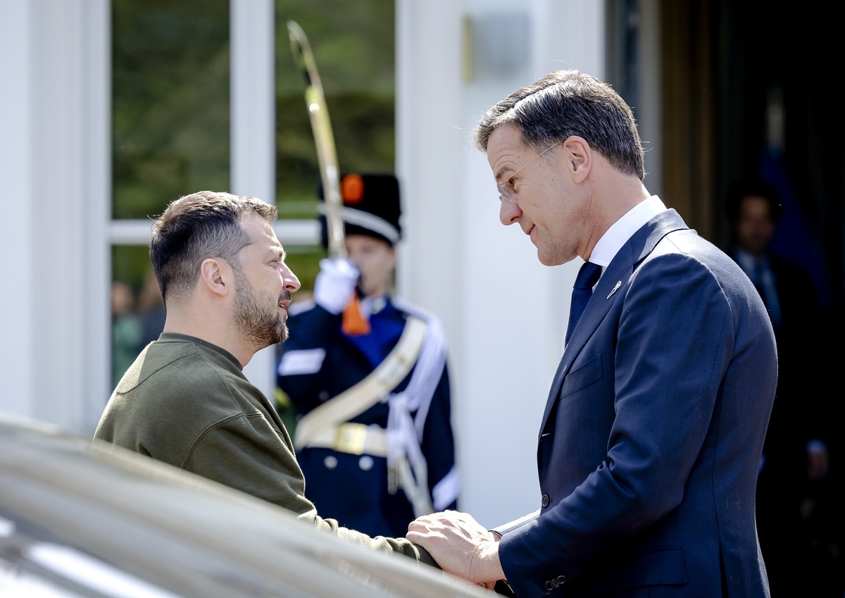 Volodymyr Zelensky e il premier olandese Mark Rutte all'Aia Volodymyr Zelensky e il premier olandese Mark Rutte all'Aia