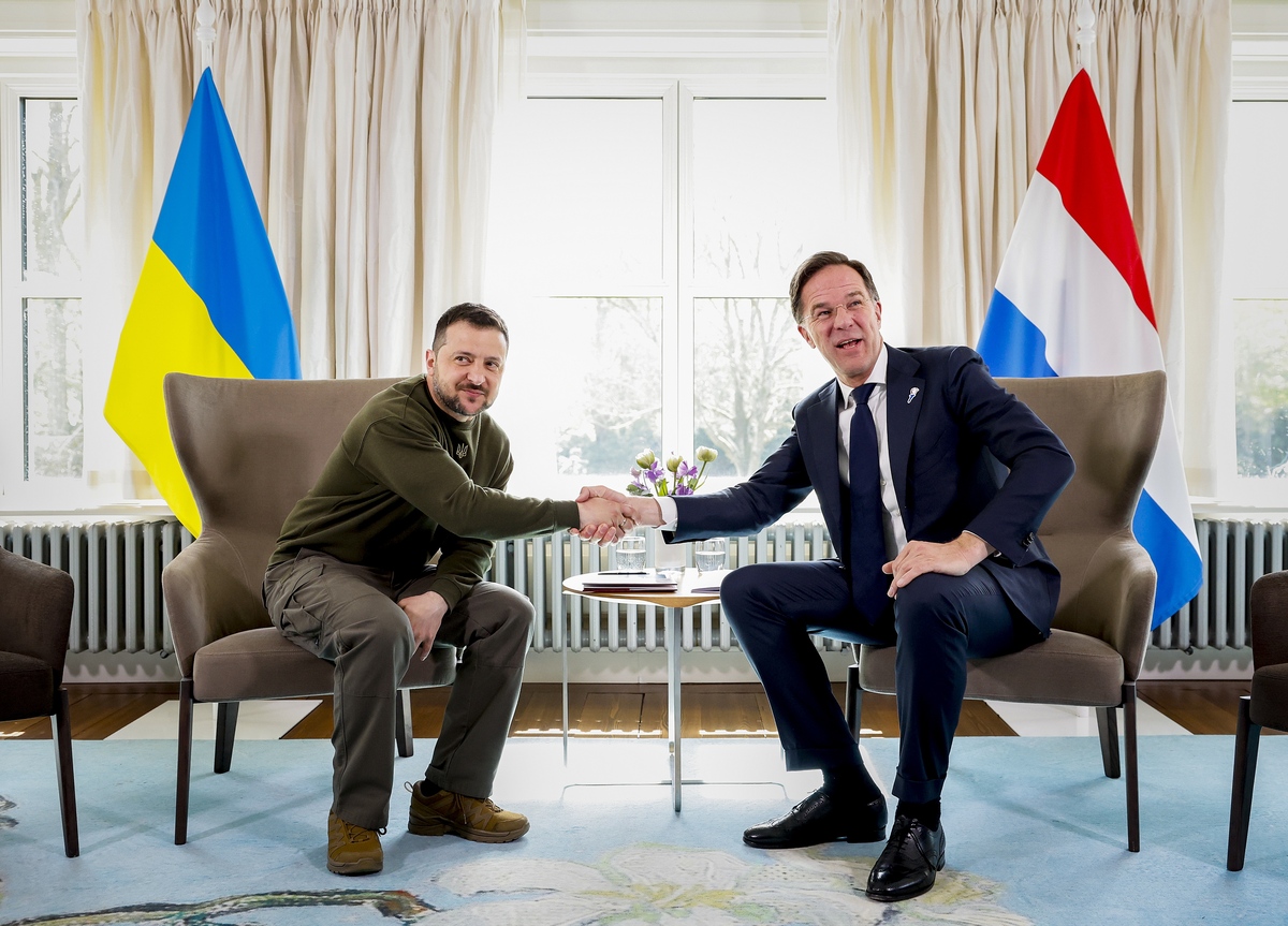 Volodymyr Zelensky e il premier olandese Mark Rutte all'Aia Volodymyr Zelensky e il premier olandese Mark Rutte all'Aia
