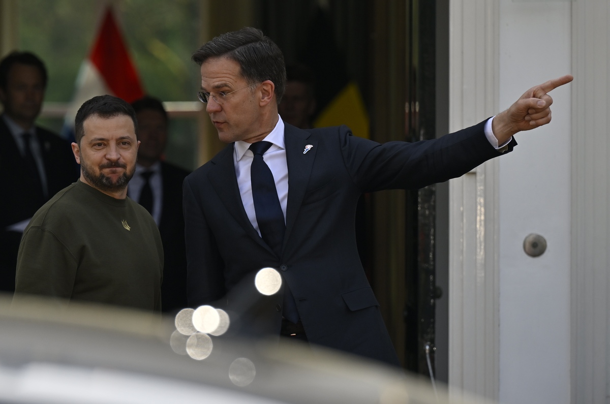 Volodymyr Zelensky e il premier olandese Mark Rutte all'Aia Volodymyr Zelensky e il premier olandese Mark Rutte all'Aia