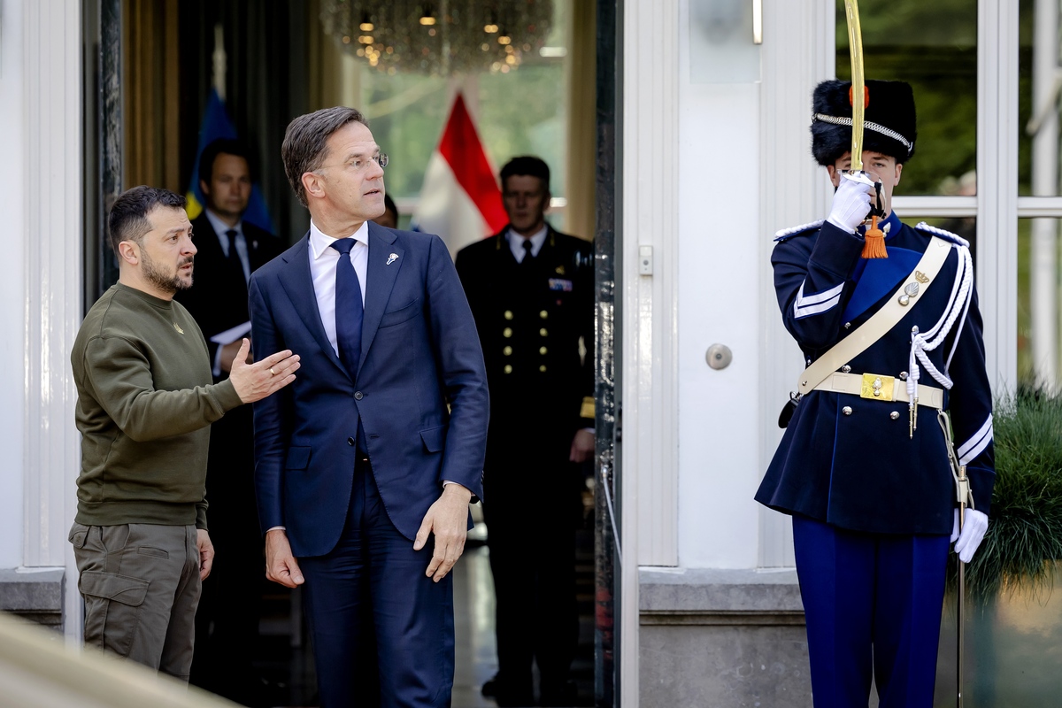 Volodymyr Zelensky e il premier olandese Mark Rutte all'Aia Volodymyr Zelensky e il premier olandese Mark Rutte all'Aia
