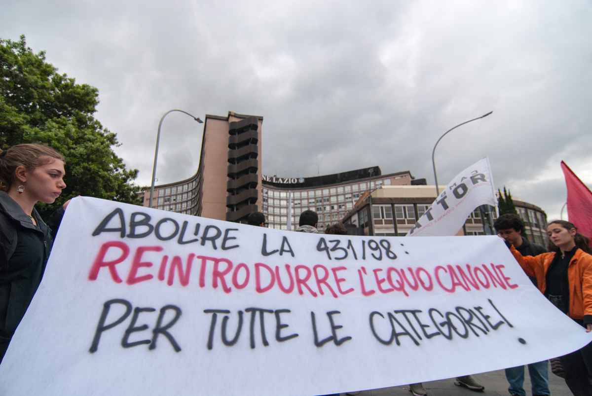 Studenti protestano contro il caro affitti