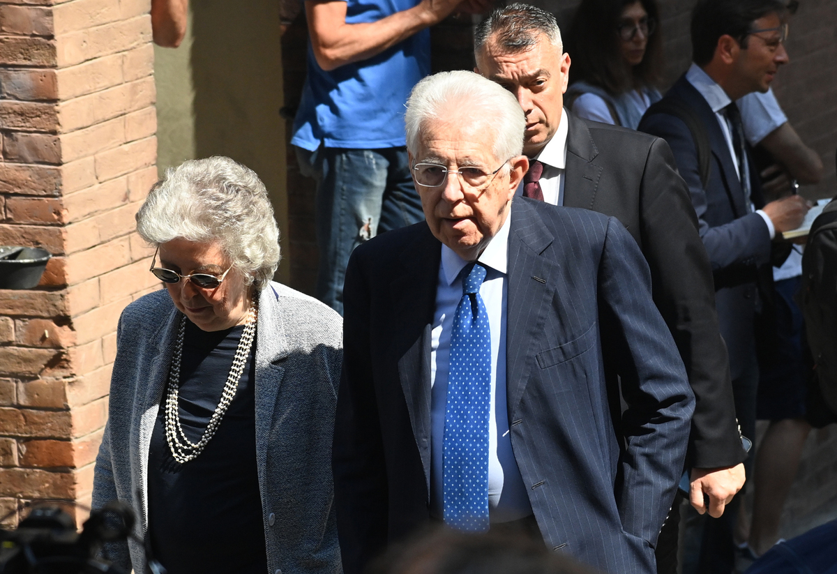 Funerale moglie Romano prodi Funerale moglie Romano prodi