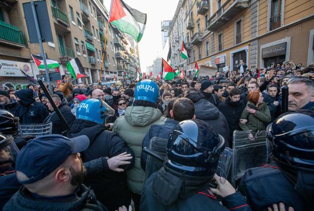 Corteo Pro Palestina a Milano Corteo Pro Palestina a Milano