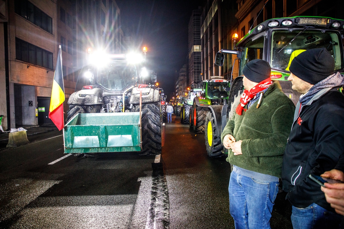Bruxelles, la sfilata dei trattori in marcia verso nel cuore dell'Ue Bruxelles, la sfilata dei trattori in marcia verso nel cuore dell'Ue