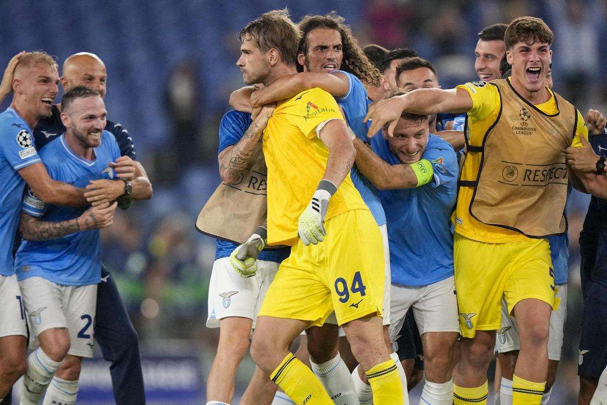 La festa di Ivan Provedel e dei giocatori della Lazio dopo il gol (foto Lapresse) La festa di Ivan Provedel e dei giocatori della Lazio dopo il gol (foto Lapresse)