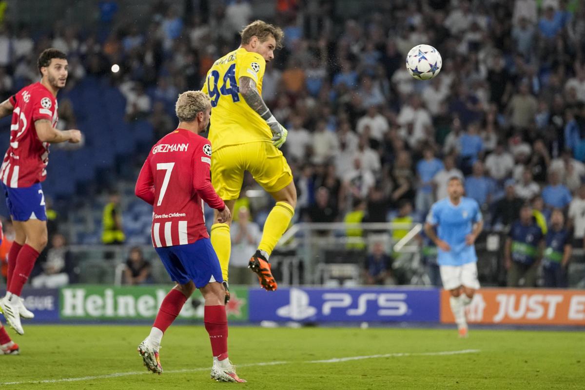 Ivan Provedel, il gol contro l'Atletico Madrid che dà il pareggio alla Lazio (foto Lapresse) Ivan Provedel, il gol contro l'Atletico Madrid che dà il pareggio alla Lazio (foto Lapresse)