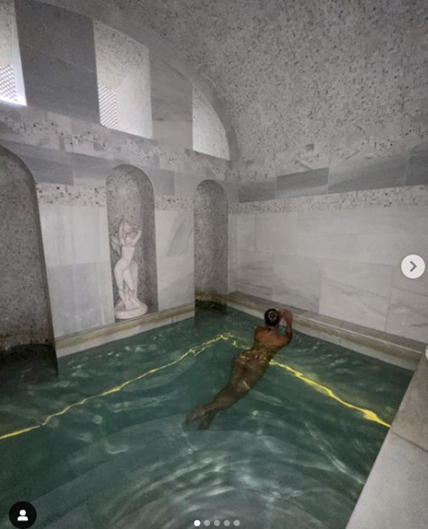 sorella icardi ivana piscina senza veli