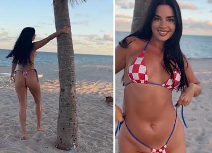 Ivana Knoll, il bikini e perizoma della Croazia è micro... Le foto