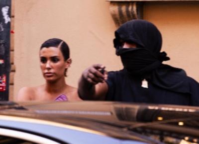 Kanye West e Bianca Censori in nude look Shopping a Milano