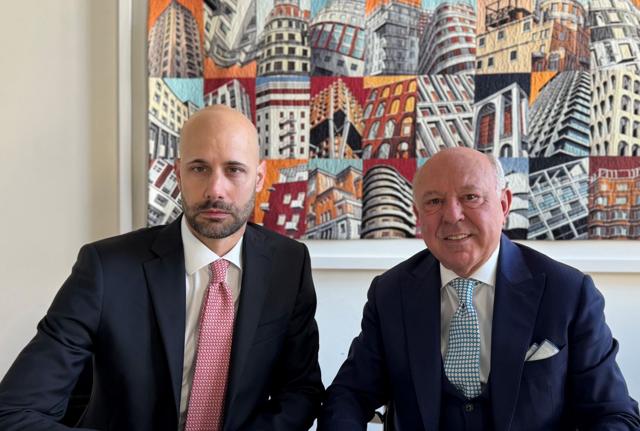 In foto da sinistra: Keoma Garbillo, direttore generale di Clessidra Factoring e l'ad Gabriele Piccini In foto da sinistra: Keoma Garbillo, direttore generale di Clessidra Factoring e l'ad Gabriele Piccini