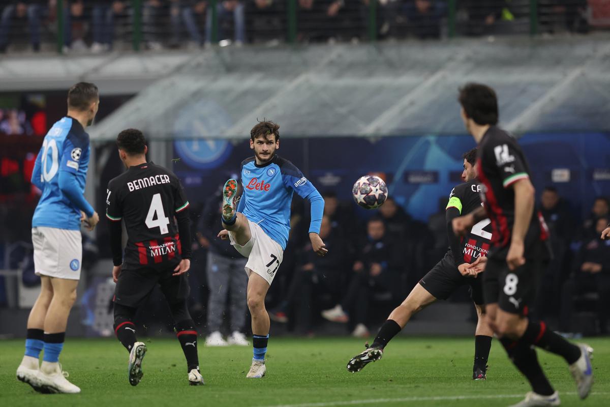 Milan Napoli dove vederla Canale 5 Sky Mediaset Infinity tv streaming Champions League