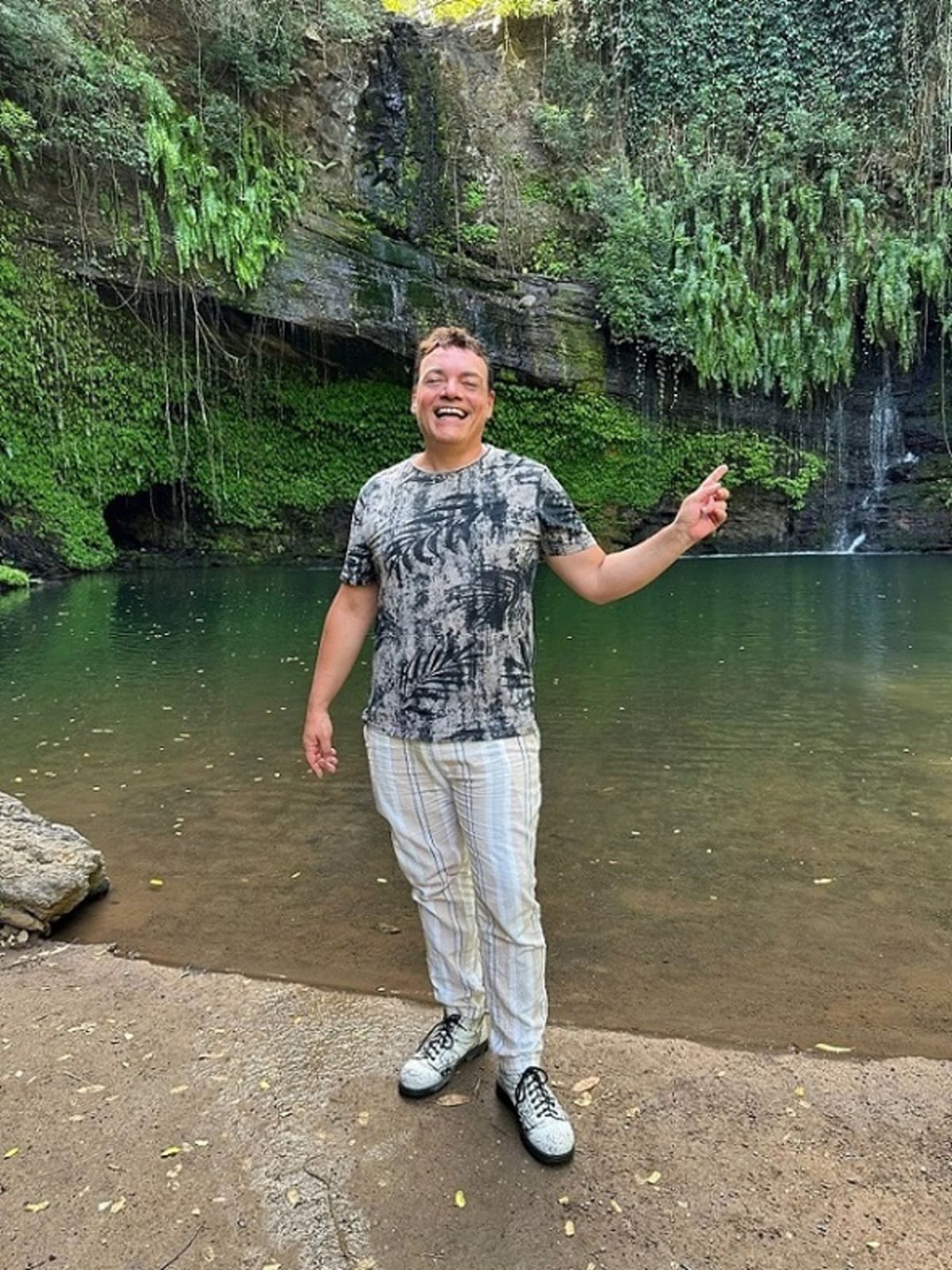 La cascata di Ampasindava è un sito sacro per i Sakalava, una delle più importati tribù malgasce La cascata di Ampasindava è un sito sacro per i Sakalava, una delle più importati tribù malgasce