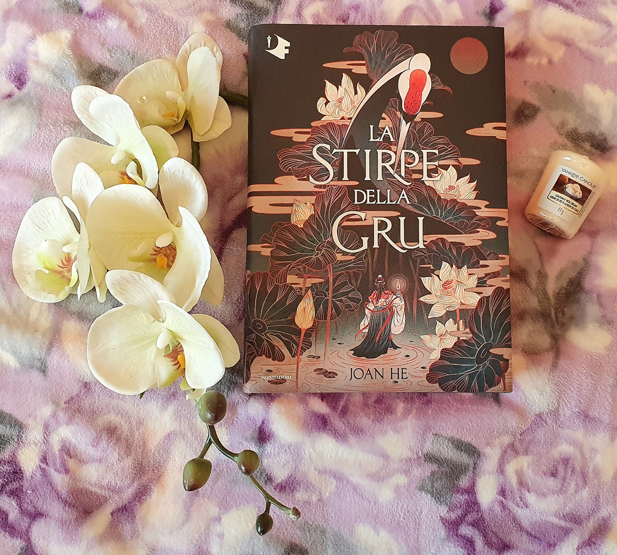 "La stirpe della gru" di Joan He (Mondadori Oscar Fantastica) "La stirpe della gru" di Joan He (Mondadori Oscar Fantastica)