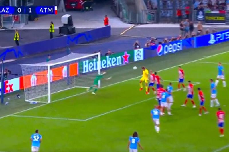 Il portiere della Lazio, Provedel segna il gol del pareggio al 95° contro l'Atletico Madrid Il portiere della Lazio, Provedel segna il gol del pareggio al 95° contro l'Atletico Madrid