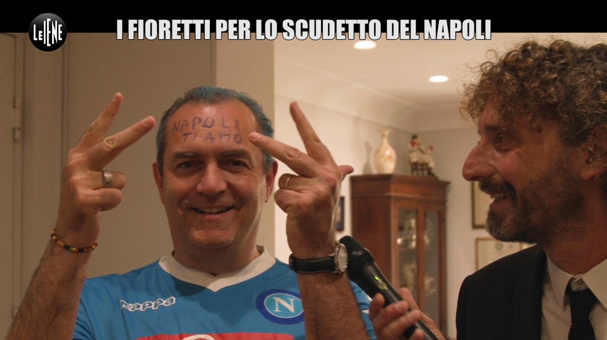 Luigi De Magistris a Le Iene, fioretto per lo scudetto del Napoli Luigi De Magistris a Le Iene, fioretto per lo scudetto del Napoli