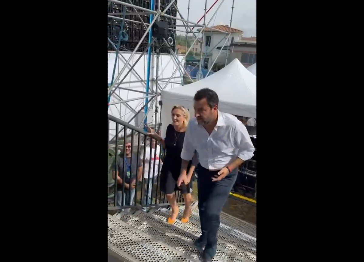 Marine Le Pen Matteo Salvini a Pontida