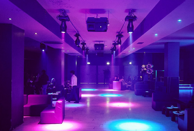 Milano, vigili del fuoco al Lime: fumo dentro la discoteca