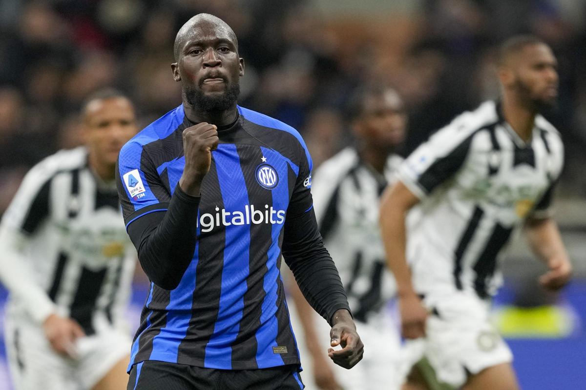 Romelu Lukaku (foto Lapresse) vuole l'Inter, ma intanto scende in campo la Juventus Romelu Lukaku (foto Lapresse) vuole l'Inter, ma intanto scende in campo la Juventus