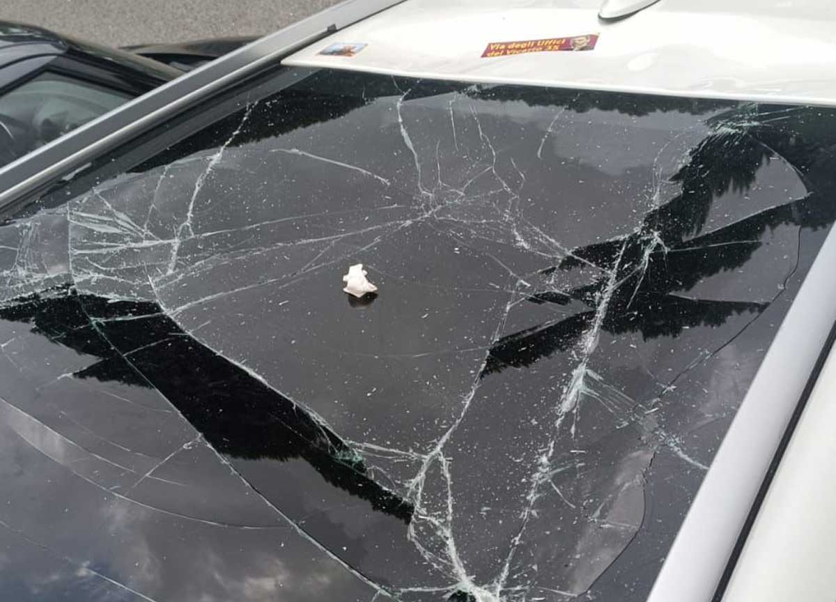 Tifosi dennegiano le auto per l'arrivo di Lukaku a Roma Tifosi dennegiano le auto per l'arrivo di Lukaku a Roma