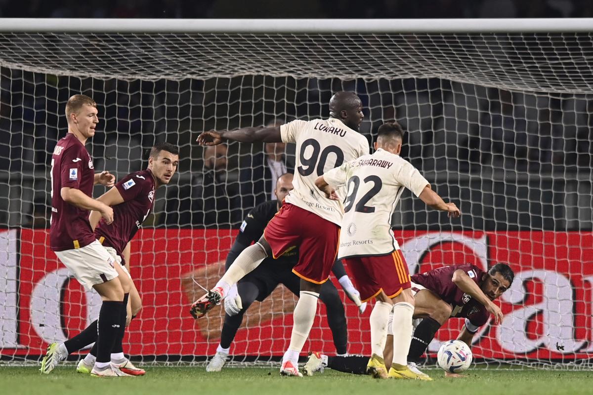 Lukaku protagonista nel pareggio della Roma a Torino (foto Lapresse) Lukaku protagonista nel pareggio della Roma a Torino (foto Lapresse)