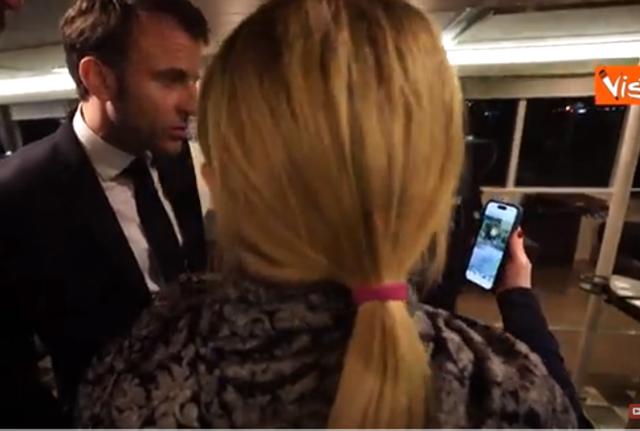 L'espressione preoccupata di Macron quando Meloni mostra video dell'alluvione L'espressione preoccupata di Macron quando Meloni mostra video dell'alluvione